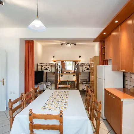 Lejlighed Three Bedroom 7-9 Adults First Floor *
