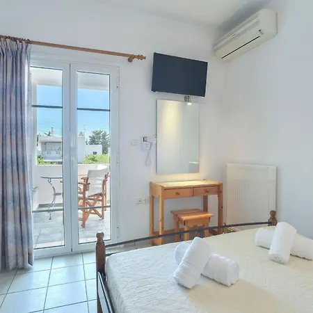 Three Bedroom 7-9 Adults First Floor Páros