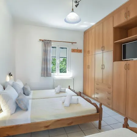 Three Bedroom 7-9 Adults First Floor Páros