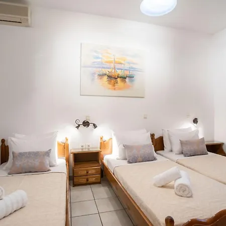 Lejlighed Three Bedroom 7-9 Adults First Floor Páros