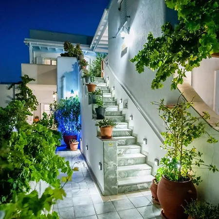 Апартаменты Three Bedroom 7-9 Adults First Floor