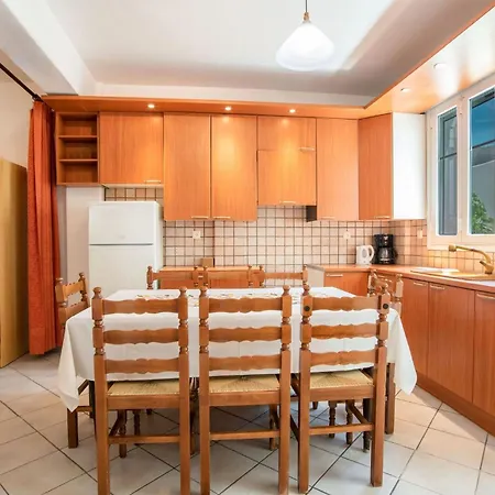 Апартаменты Three Bedroom 7-9 Adults First Floor *