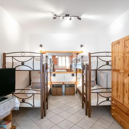 Three Bedroom 7-9 Adults First Floor Апартаменты *