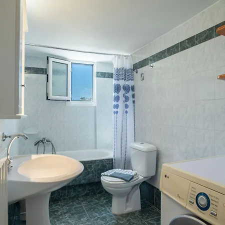 Three Bedroom 7-9 Adults First Floor Páros